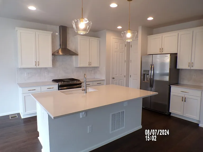 979 Oleander St — Photo 1