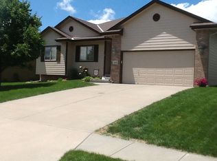 21430 Parkview Dr, Gretna, NE 68028