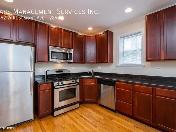 2852 W Rosemont Ave, Chicago, IL