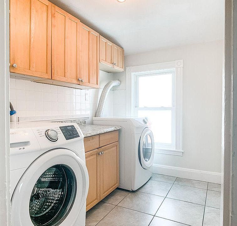 Separate laundry & storage room