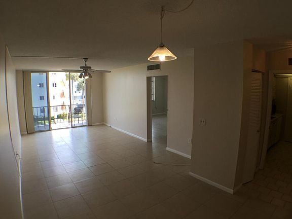 4th image of 301 Croton Ave APT 304