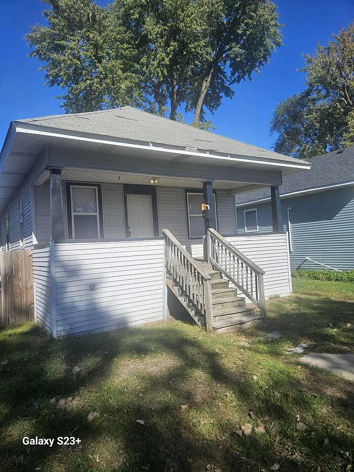 3 bed, 1.0 bath, 836 sqft, $1,500 — Photo 2