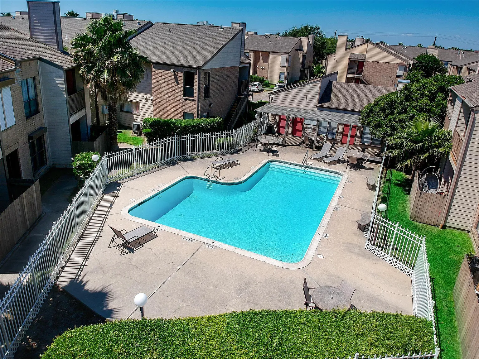 1 bed, 1.0 bath, 757 sqft, $1,300 — Photo 3