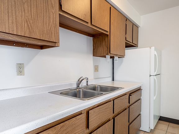 4th image of 1138 E Walnut St #D