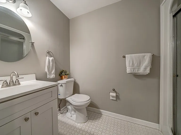 1219 Rowland Dr — Photo 42