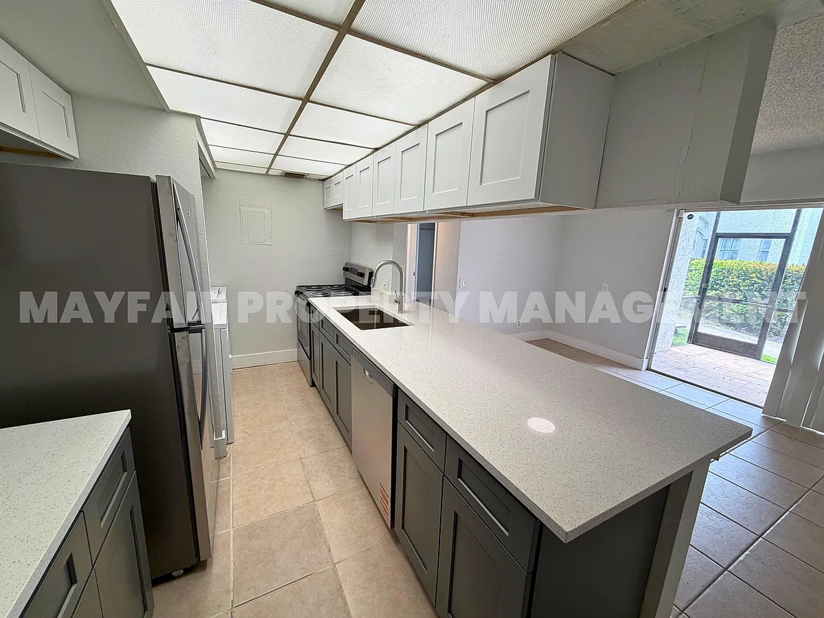 Building Photo - 4543 Treehouse Ln #2B