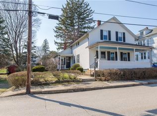 29 Blackmore St, Warwick, RI 02818