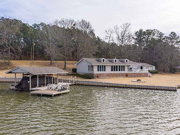 4th image of 1410 Mountain Dr