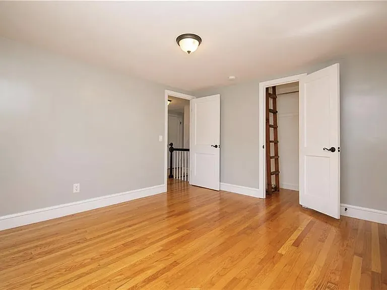 81 Mayflower Dr — Photo 18
