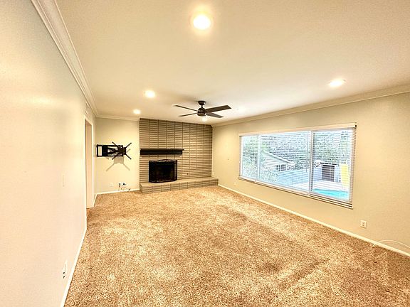 5th image of 10425 Glory Ave
