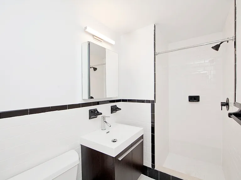 342 E 8th St #7K — Photo 7