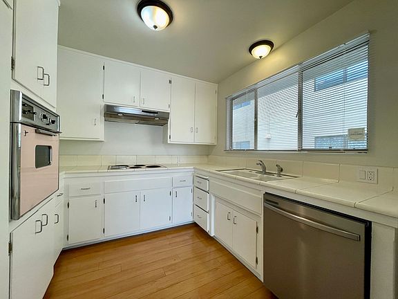 3rd image of 1900 Manning Ave