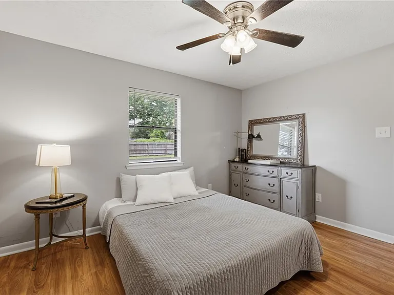 3821 Brighton Dr — Photo 17