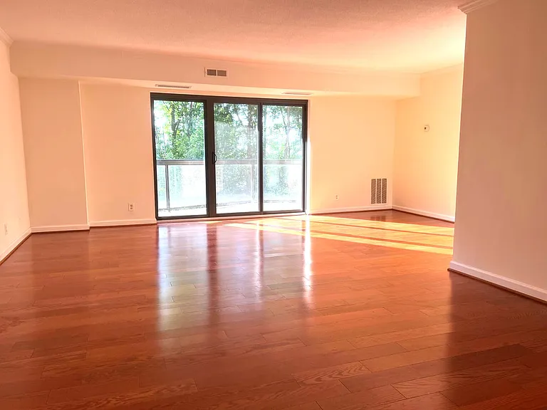 8370 Greensboro Dr #216 — Photo 18