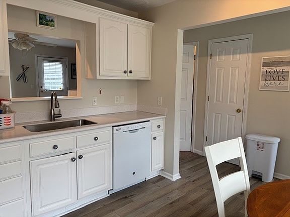 4th image of 827 Arlington Ave APT 7