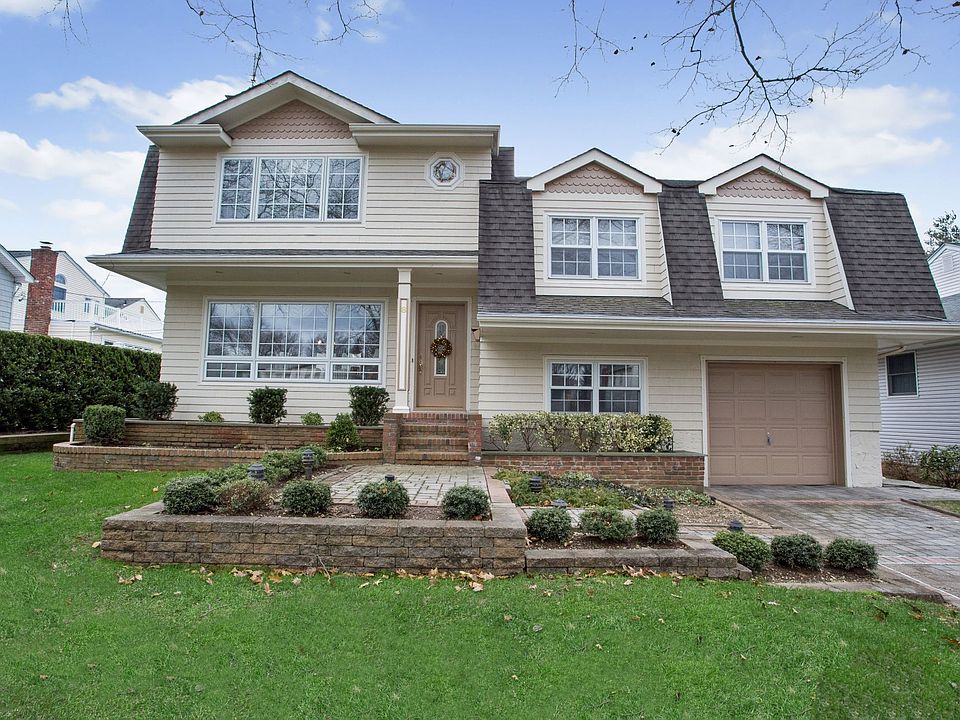1st image of 8 Greenridge Park