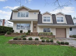 8 Greenridge Park, Garden City, NY 11530