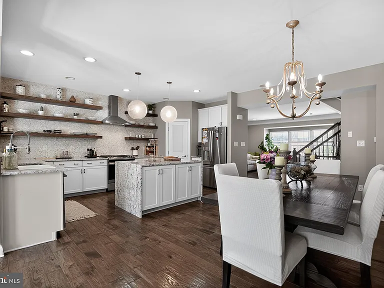 101 Isabelle Ct — Photo 4