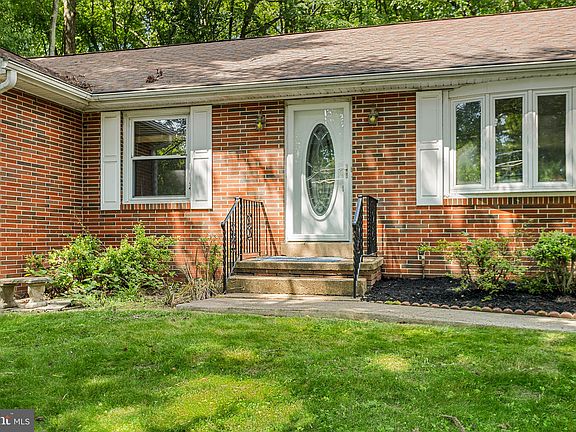 2nd image of 10 Farm Ave
