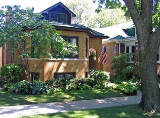 6125 N Maplewood Ave, Chicago, IL 60659