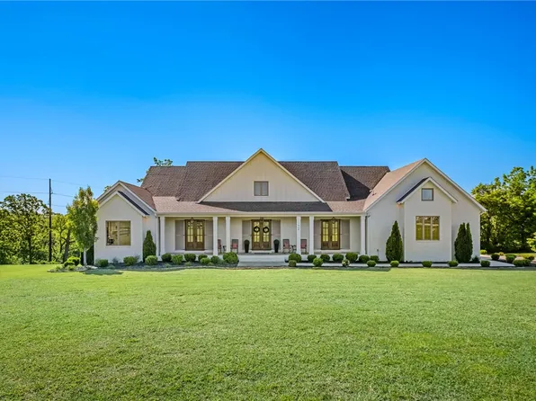 11964 Long Acres Dr, Bentonville, AR 72713