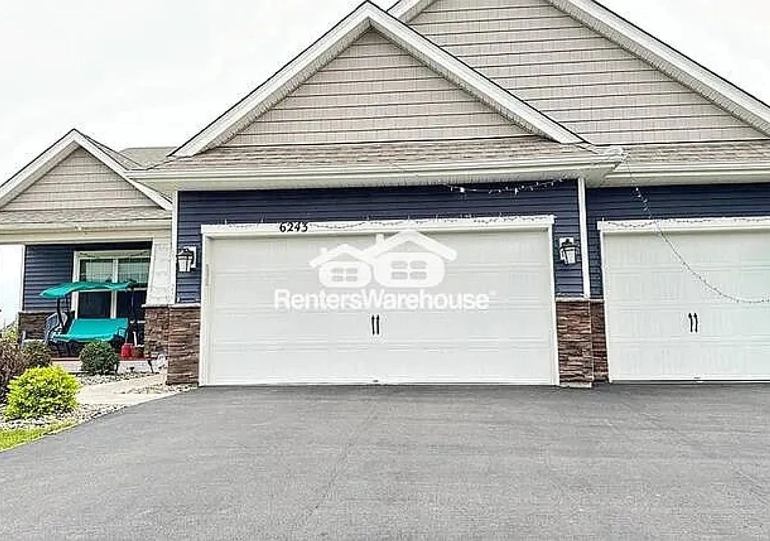 Available Now 4 Bedroom 4 Bath Single Family Home in Cottage Grove — Photo 1