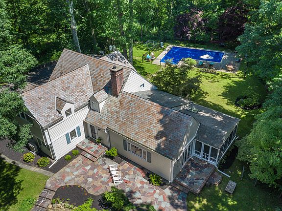 2nd image of 109 Upper No Highland Pl