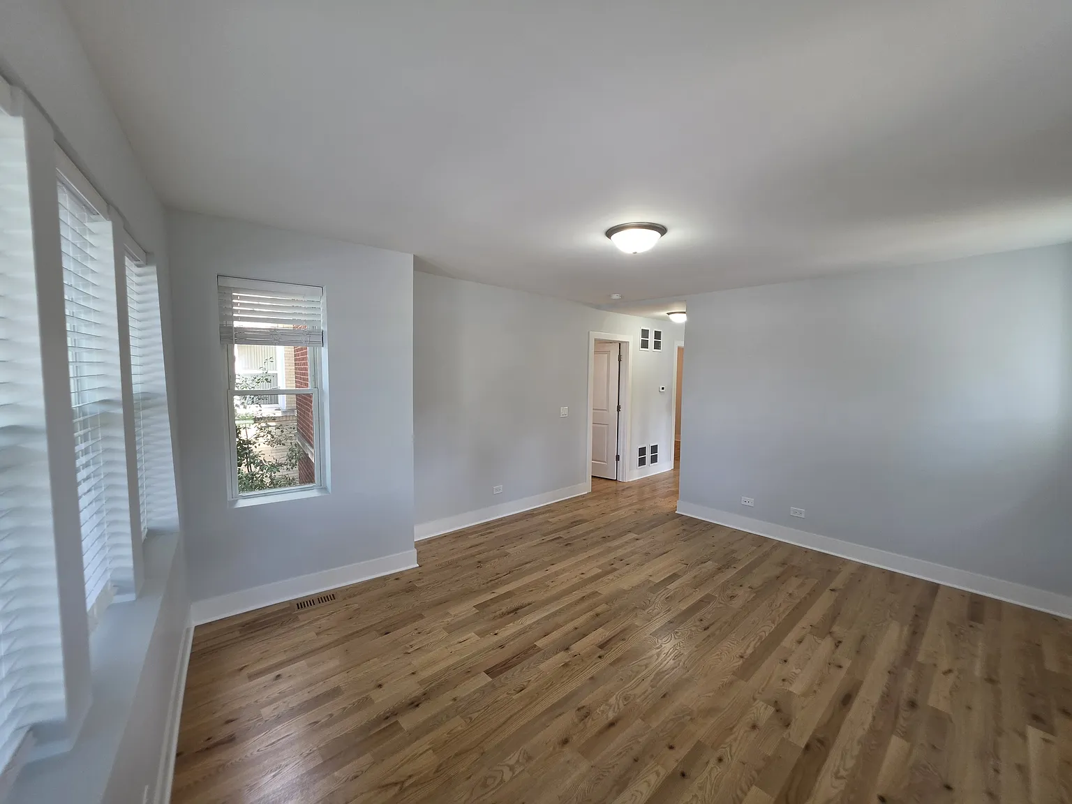2 bed, 1050 sqft, $2,300 — Photo 4