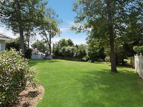 4th image of 202 Parkway Dr