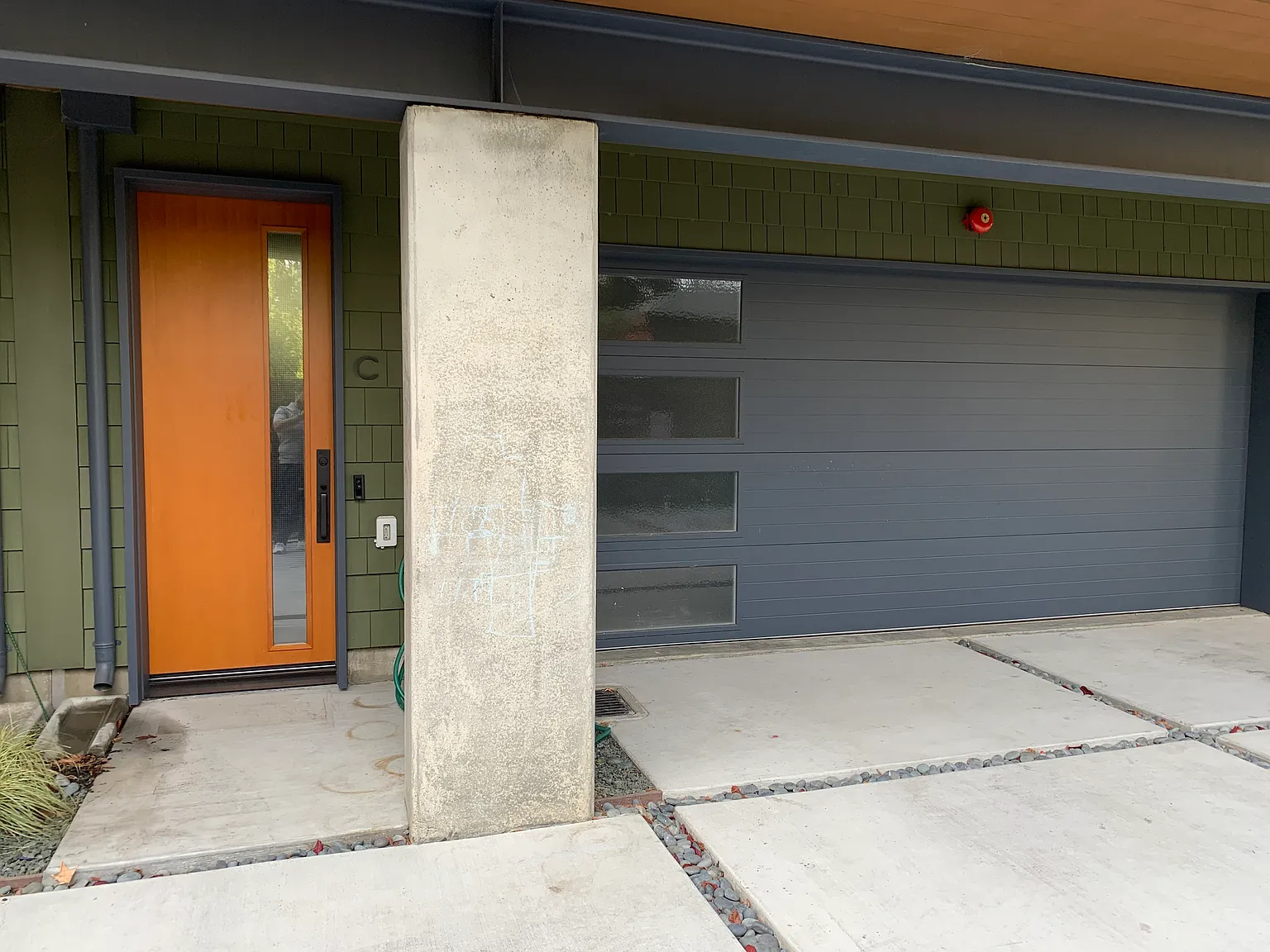 3 bed, 2.5 bath, 1360 sqft, $5,800 — Photo 4