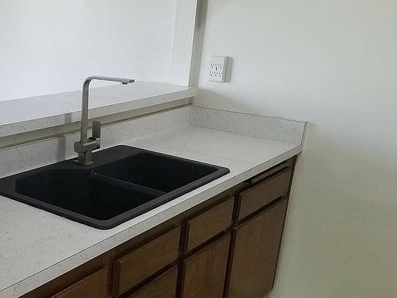 5th image of 3125 Camellia Ct #4