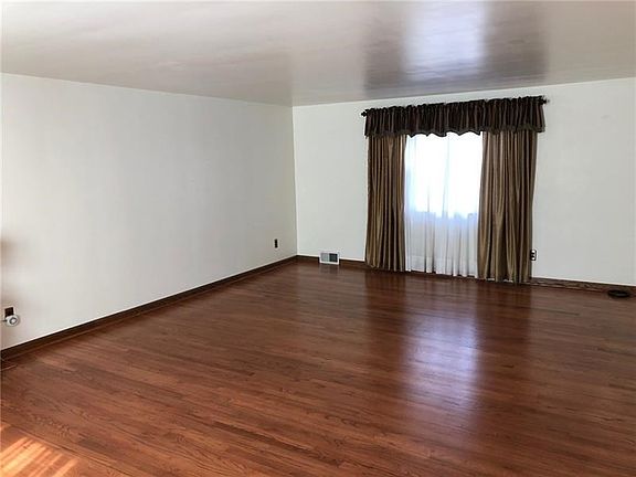 5th image of 103 Fernwood Dr