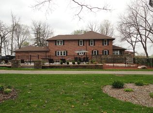 9 Spring Farm Ln, Monticello, IA 52310