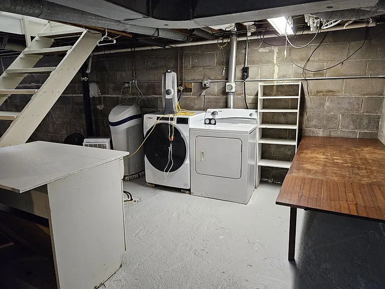 136 Charles Ave — Photo 10