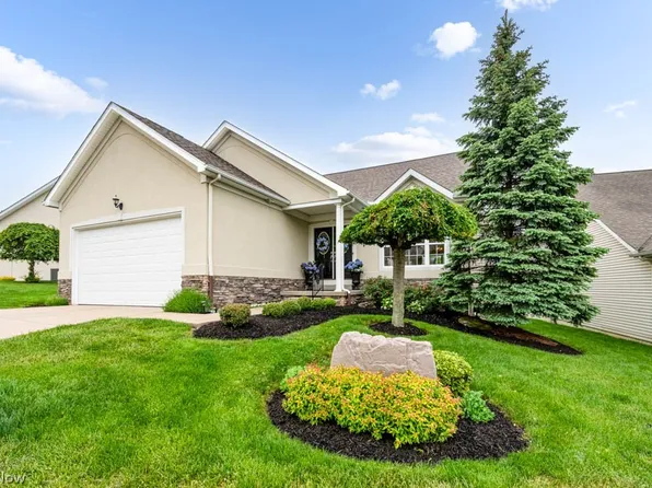 6838 Twin Oaks Ct, Canfield, OH 44406