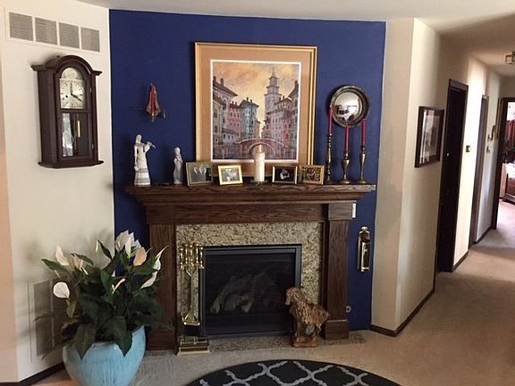2nd image of 1714 Lakecliffe Dr APT A