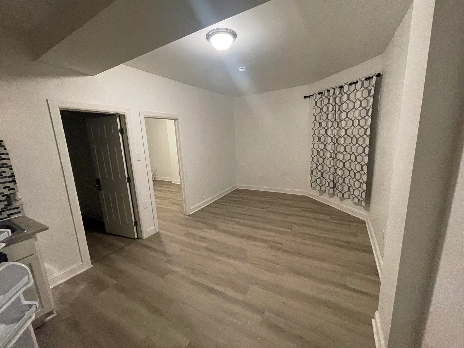 2 bed, 852 sqft, $1,400 — Photo 4