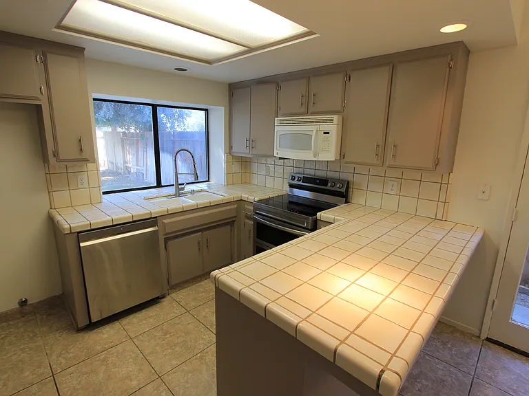 4209 Ryder Ln — Photo 2