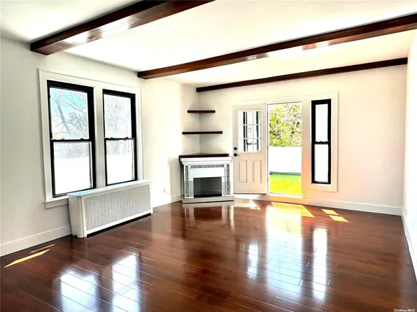 1 Hillside Avenue #4B, Great Neck, NY 11021
