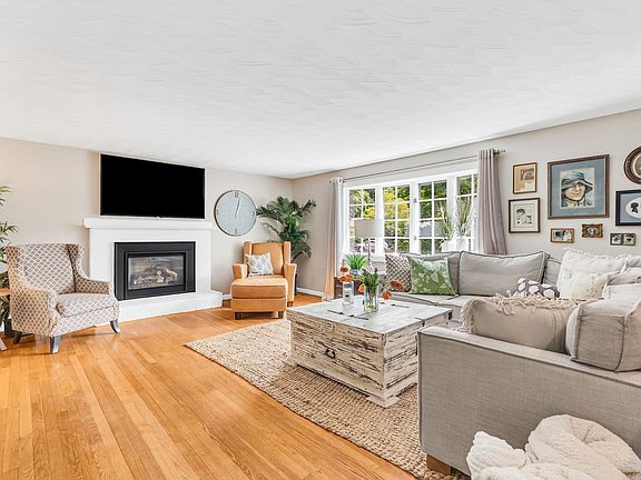 2nd image of 32 Briarwood Rd