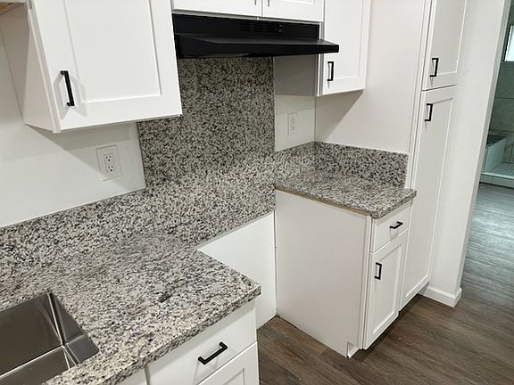 3rd image of 479 W 23rd St