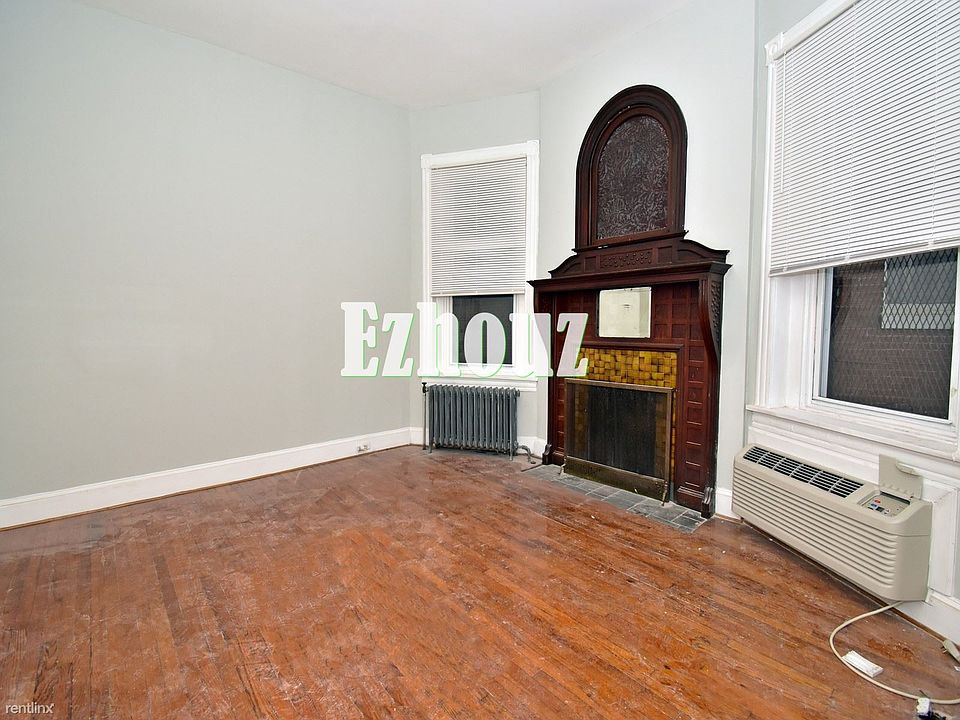 1216 n calvert apt 6 living