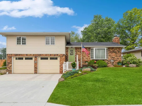 1523 11th Ave, De Witt, IA 52742