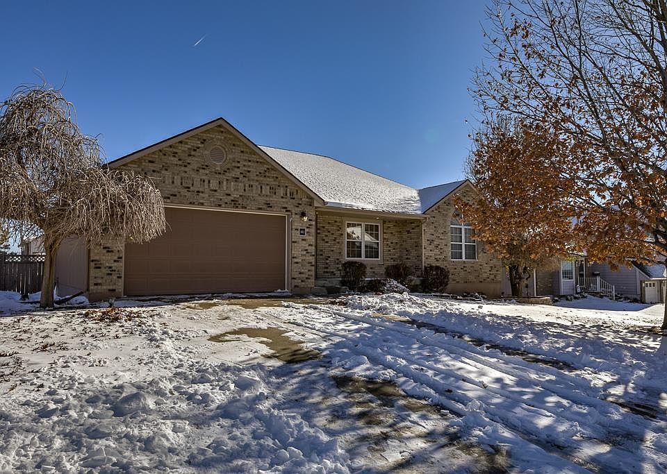 1st image of 401 S Schubert Dr