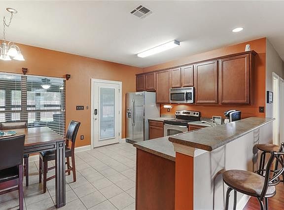 3rd image of 636 Leighton Ct