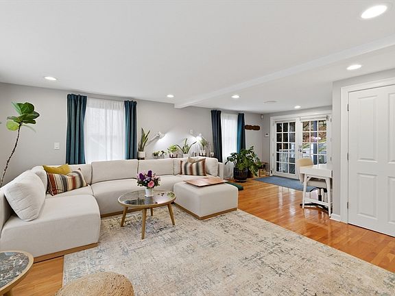 3rd image of 4 Glen Rd