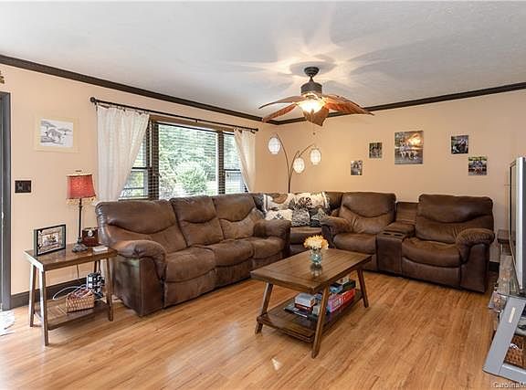 4th image of 15 Horseshoe Dr