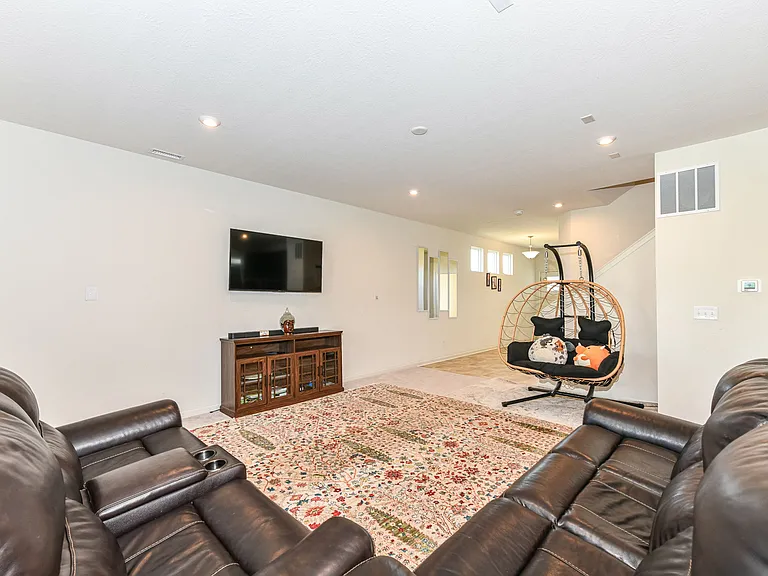 5528 Rothbury Rd — Photo 5