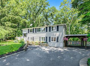 347 Old Town Rd, East Setauket, NY 11733