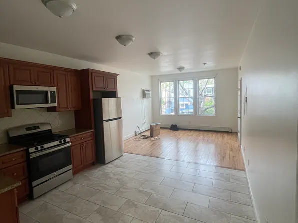 249 Lexington Avenue image 8 of 17